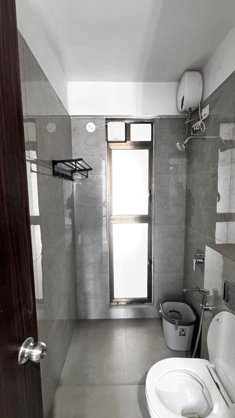 Bathroom, raymond-ten-x-habitat 2 Bedroom 670 Sq.Ft. Apartment In Pokhran Road No Two Thane 9633888