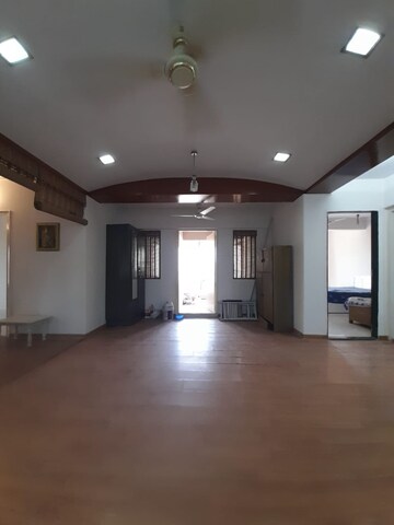 Room in 4 BHK Apartment at Lake View, Aarey Colony – for Rent