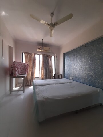 Living Room in 4 BHK Apartment at Lake View, Aarey Colony – for Rent