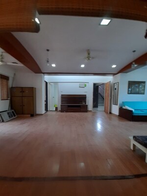 Room in 4 BHK Apartment at Lake View, Aarey Colony – for Rent