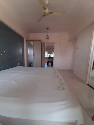 Room in 4 BHK Apartment at Lake View, Aarey Colony – for Rent