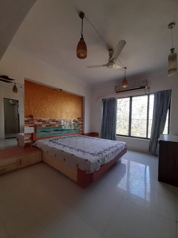 Bedroom in 4 BHK Apartment at Lake View, Aarey Colony – for Rent