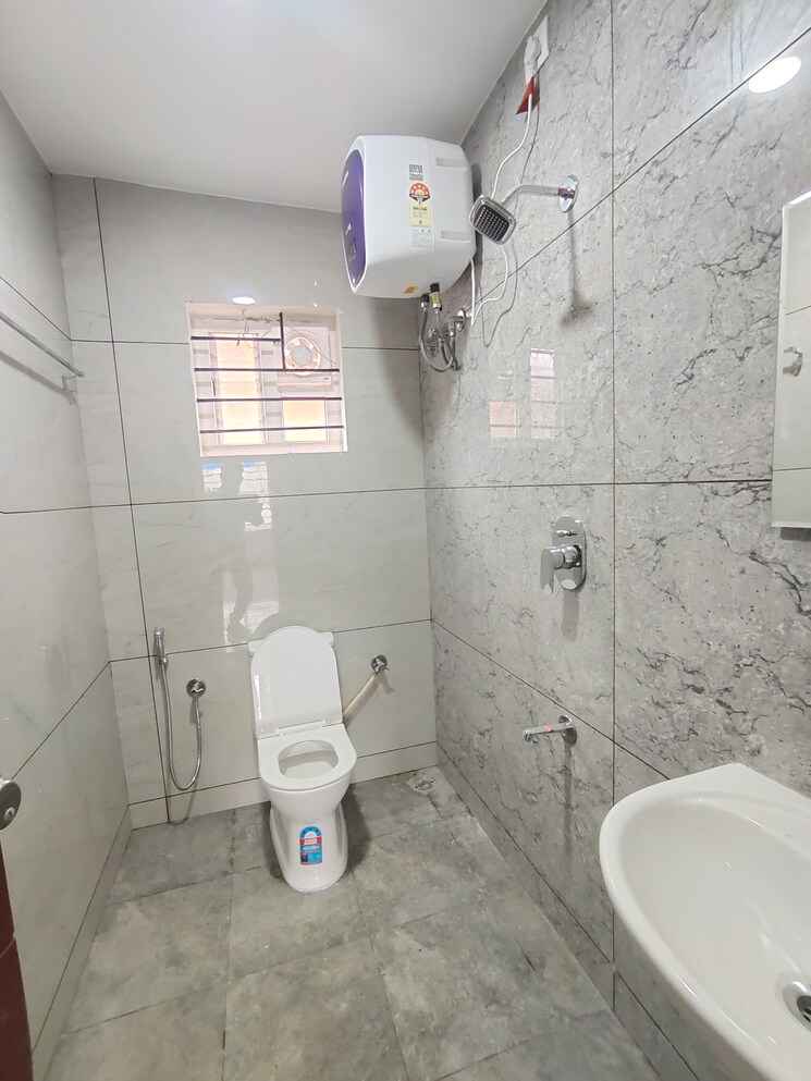 Bathroom, reliable layout 2 Bedroom 950 Sq.Ft. Apartment In Reliable Layout Bangalore 9633931
