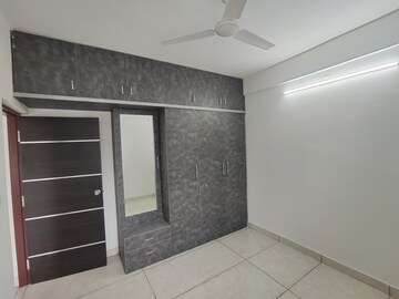 Room in 2 BHK Apartment at Reliable Layout – for Rent