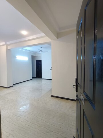 Room in 2 BHK Apartment at Mahagun Mirabella, Sector 79 – for Rent