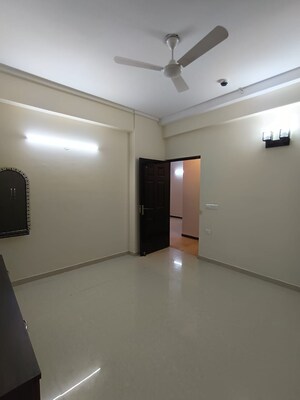 Room in 2 BHK Apartment at Mahagun Mirabella, Sector 79 – for Rent