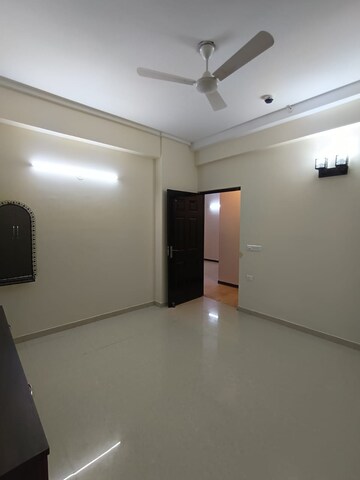 Room in 2 BHK Apartment at Mahagun Mirabella, Sector 79 – for Rent