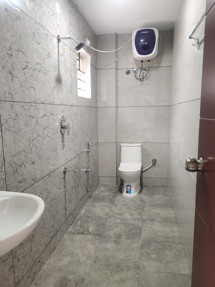 Bathroom, reliable layout 2 Bedroom 950 Sq.Ft. Apartment In Reliable Layout Bangalore 9633931
