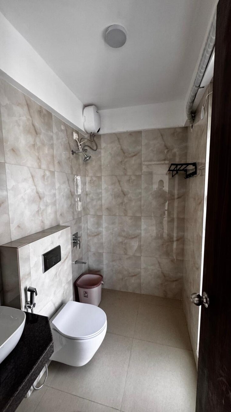 Bathroom, raymond-ten-x-habitat 2 Bedroom 670 Sq.Ft. Apartment In Pokhran Road No Two Thane 9633996
