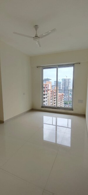 Room in 3 BHK Apartment at Raj Tattva, Kapur Bawdi – for Rent