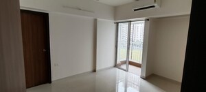 Room in 2 BHK Apartment at Lodha Amara, Kolshet Road – for Rent