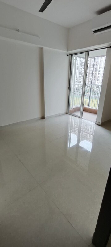 2 BHK Apartment For Rent in Lodha Amara, Kolshet Road