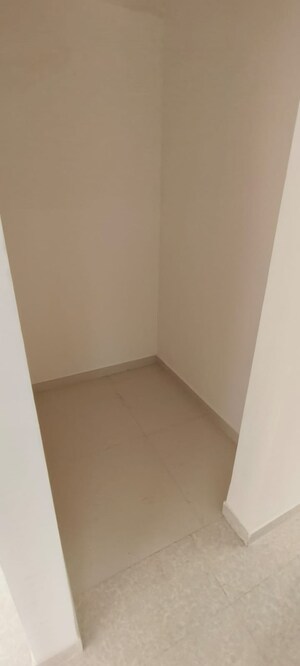 Room in 2 BHK Apartment at Lodha Amara, Kolshet Road – for Rent