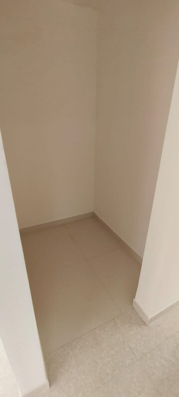 Room in 2 BHK Apartment at Lodha Amara, Kolshet Road – for Rent