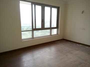 Room in 3 BHK Apartment at Jaypee Kensington Park Plot, Sector 133 – for Sale