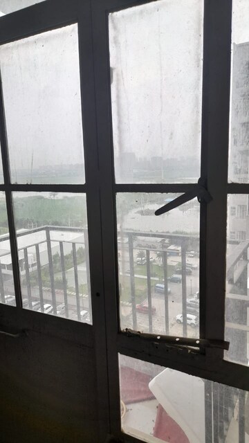 Room in 2 BHK Apartment at Signature Global Solera 2, Sector 107 – for Rent