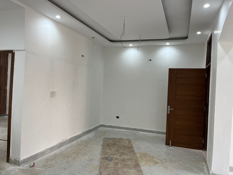 Room, sector 21b 3.5 Bedroom 4500 Sq.Ft. Builder Floor In Sector 21b Faridabad 9634484