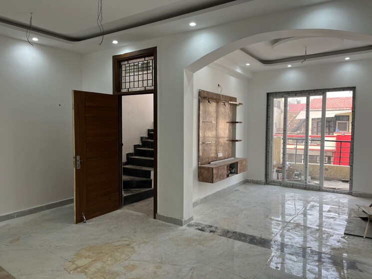 Room, sector 21b 3.5 Bedroom 4500 Sq.Ft. Builder Floor In Sector 21b Faridabad 9634484