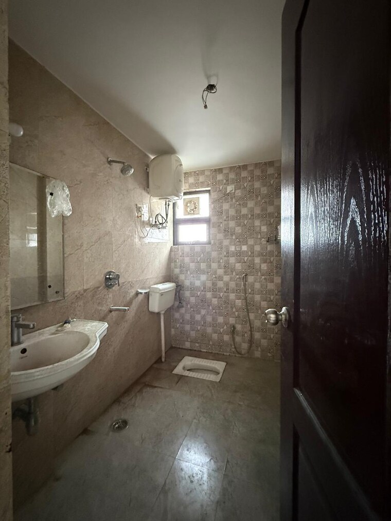 Bathroom, gaur-atulyam 3 Bedroom 1300 Sq.Ft. Apartment In Omicron I Greater Noida Greater Noida 9634500