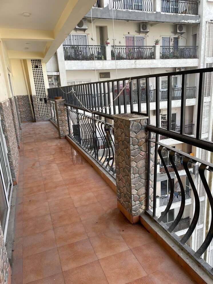 Balcony, antriksh-golf-view 2 Bedroom 985 Sq.Ft. Apartment In Sector 78 Noida 9634502