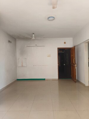 Room in 2 BHK Apartment at Bredco Viceroy Court, Kandivali East – for Rent