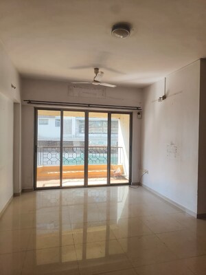 Room in 2 BHK Apartment at Bredco Viceroy Court, Kandivali East – for Rent