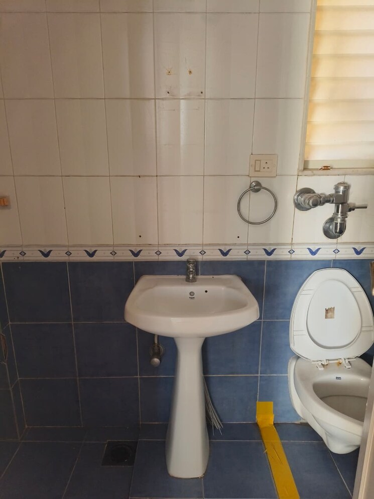 Bathroom, bredco-viceroy-court 2 Bedroom 1160 Sq.Ft. Apartment In Kandivali East Mumbai 9634499