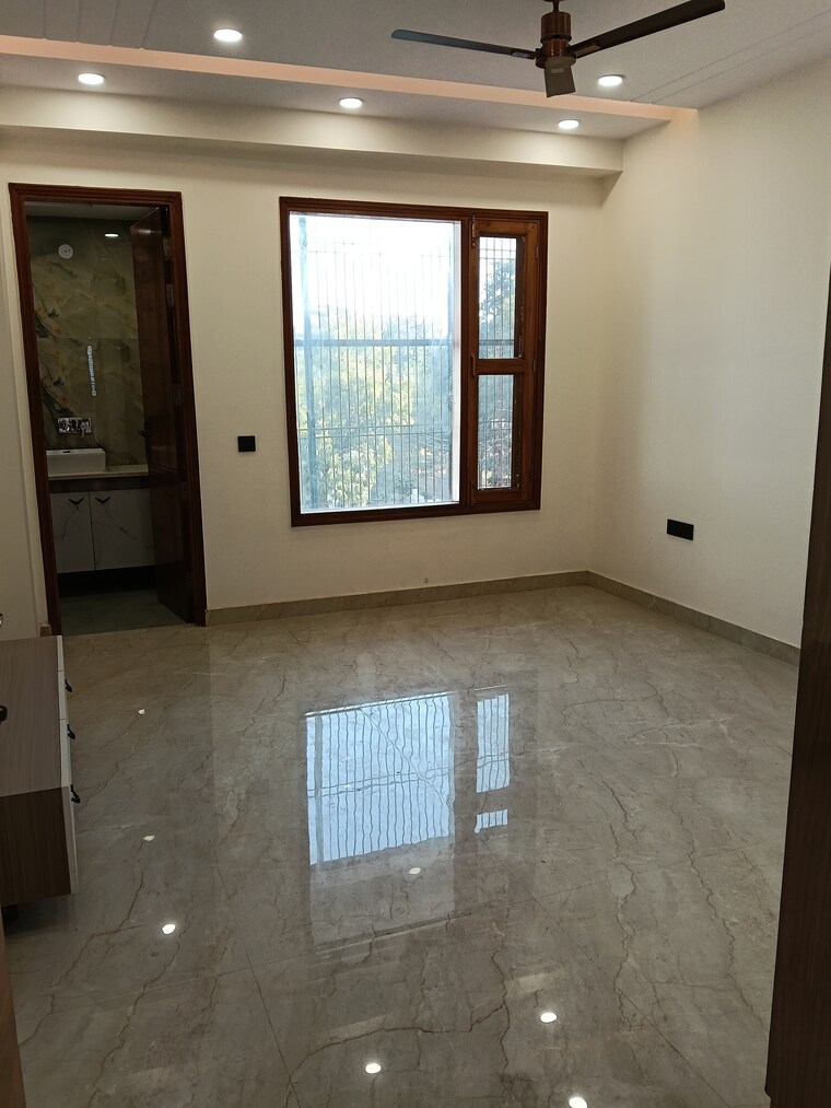 Room, rajendra nagar sector 2 6 Bedroom 550 Sq.Yd. Builder Floor In Rajendra Nagar Sector 2 Ghaziabad 9634556