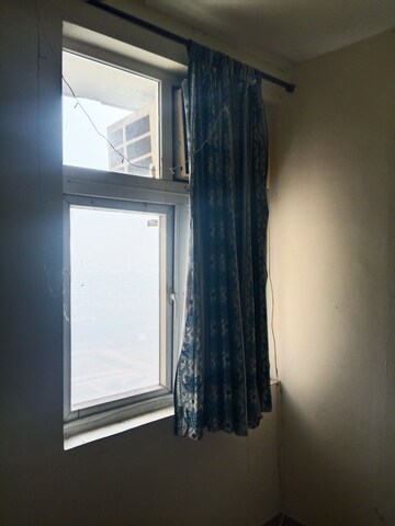 Room in 2 BHK Apartment at Mahagun Mywoods, Sector 16c Greater Noida – for Rent