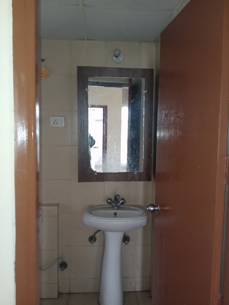 Bathroom, mahagun-mywoods 2 Bedroom 935 Sq.Ft. Apartment In Sector 16c Greater Noida Greater Noida 9634554