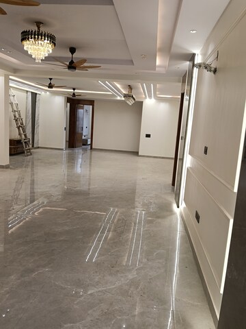 Building Lobby in 6 BHK Builder Floor at Rajendra Nagar Sector 2 – for Sale