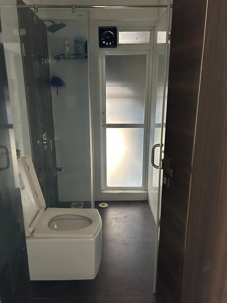 Bathroom, laxmi-niwas-khar-west 3 Bedroom 1100 Sq.Ft. Apartment In Khar West Mumbai 9634515