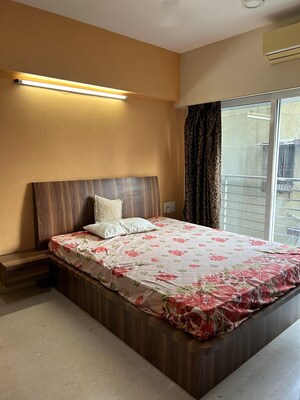 Bedroom in 3 BHK Apartment at Laxmi Niwas Khar West, Khar West – for Rent