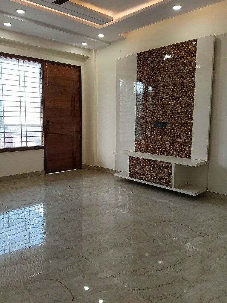 Room, rajendra nagar sector 2 6 Bedroom 550 Sq.Yd. Builder Floor In Rajendra Nagar Sector 2 Ghaziabad 9634556