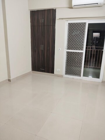 Room in 3 BHK Apartment at Antriksh Golf View, Sector 78 – for Sale