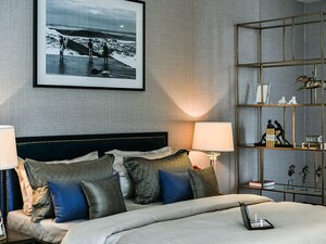 Living Room in 6 BHK Apartment at Prabhadevi CHS, Prabhadevi – for Sale