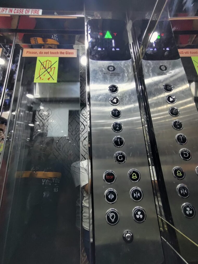 Gym, govindpuri 2 Bedroom 60 Sq.Yd. Builder Floor In Govindpuri Delhi 9634609