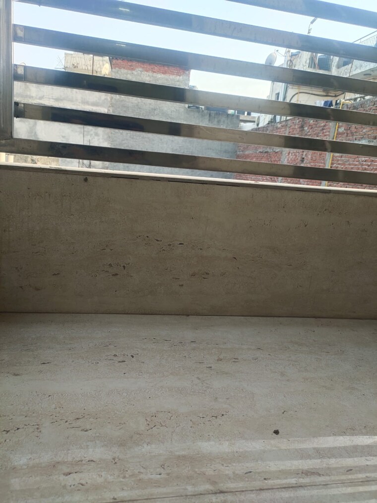 Balcony, govindpuri 2 Bedroom 60 Sq.Yd. Builder Floor In Govindpuri Delhi 9634609