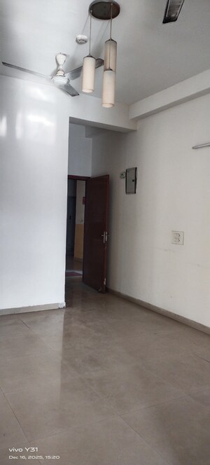 Room in 2 BHK Apartment at Mahagun Mywoods, Sector 16c Greater Noida – for Rent
