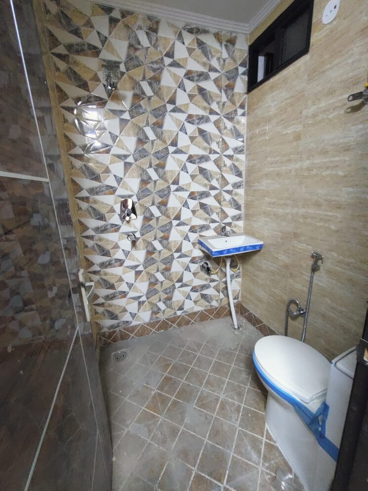 Bathroom, govindpuri 2 Bedroom 60 Sq.Yd. Builder Floor In Govindpuri Delhi 9635060