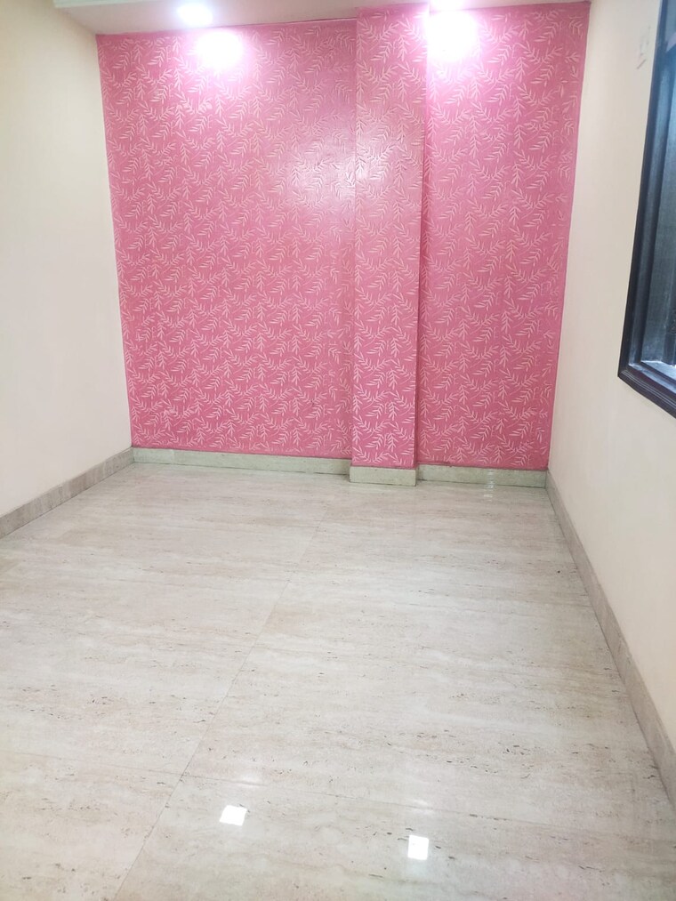 Room, govindpuri 2 Bedroom 60 Sq.Yd. Builder Floor In Govindpuri Delhi 9635060