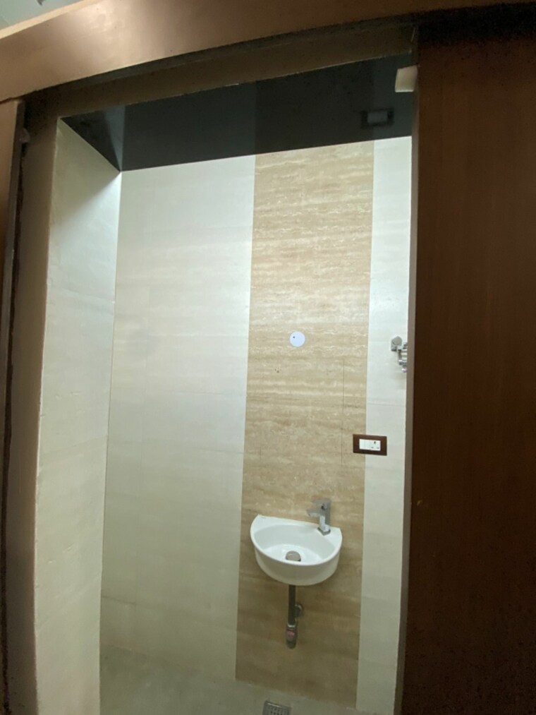 Bathroom, new rajinder nagar 3 Bedroom 1650 Sq.Ft. Builder Floor In New Rajinder Nagar Delhi 9635183