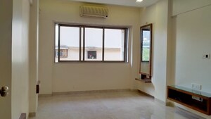Room in 2.5 BHK Apartment at Tardeo – for Rent