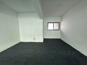 Room in 5 BHK Apartment at Worli Residency, Worli – for Sale