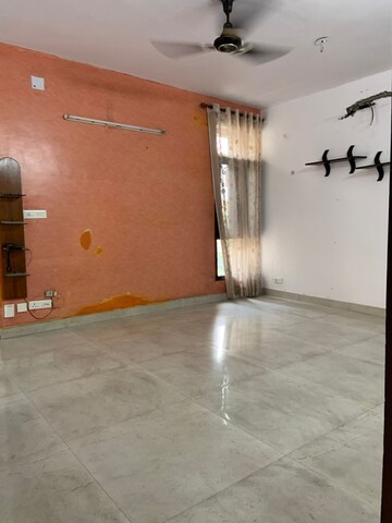 Room in 3 BHK Apartment at Dwarka – for Sale