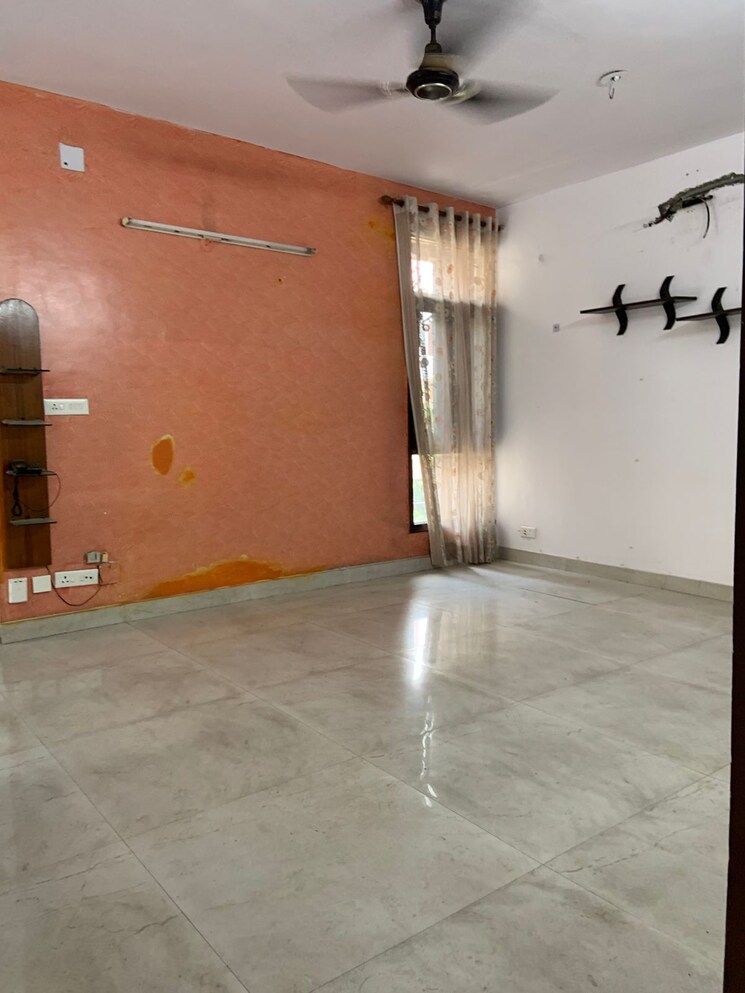 Room, dwarka 3 Bedroom 1500 Sq.Ft. Apartment In Dwarka Delhi 9635223