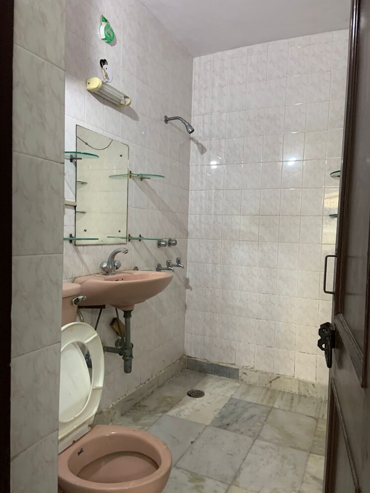Bathroom, dwarka 3 Bedroom 1500 Sq.Ft. Apartment In Dwarka Delhi 9635223