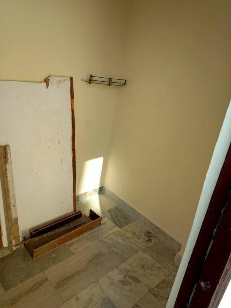 Room, the-nav-sanjivan-cghs 3 Bedroom 1800 Sq.Ft. Apartment In Sector 12 Dwarka Delhi 9635178