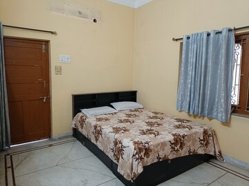 Bedroom in 3 BHK Apartment at West Marredpally – for Rent