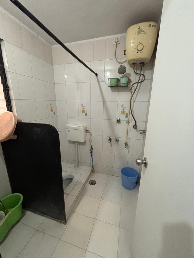 Bathroom, minal-chs-erandwane 2 Bedroom 800 Sq.Ft. Apartment In Erandwane Pune 9635263